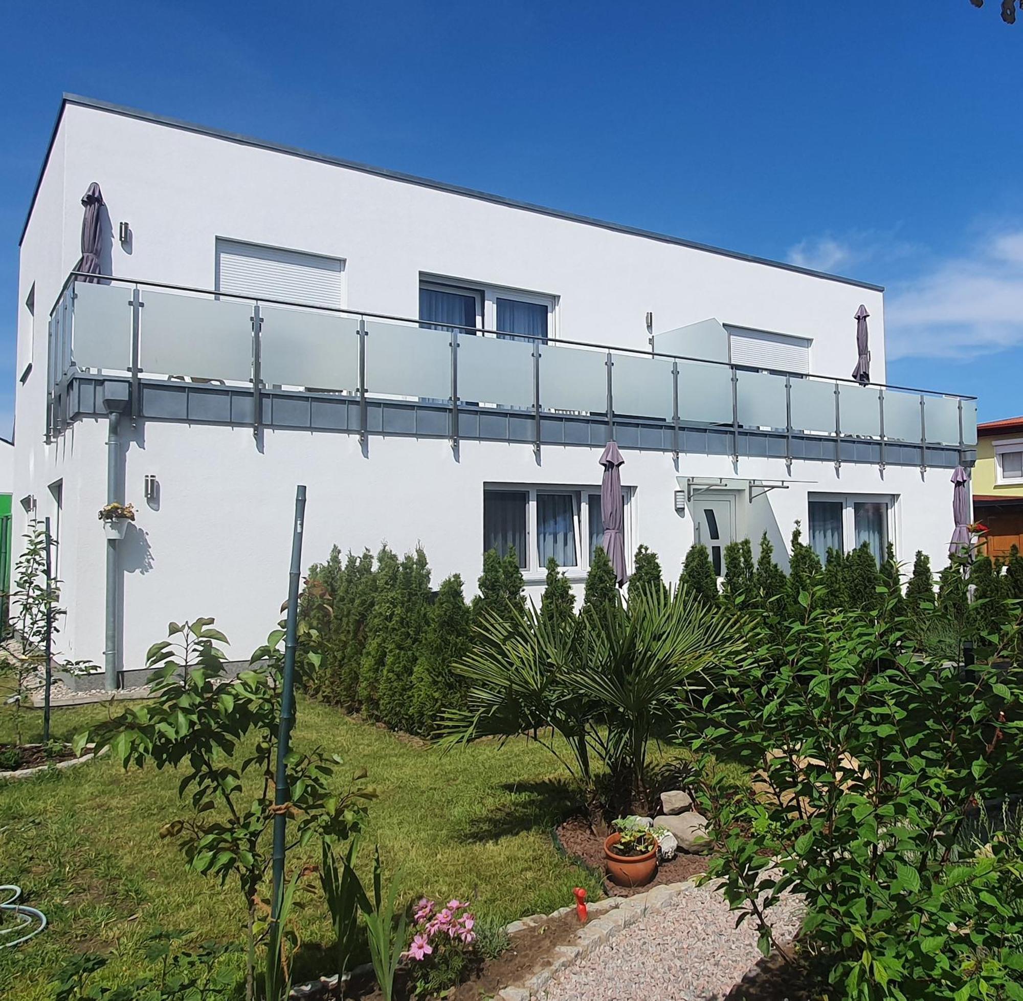 Ferienwohnungen "Godewind", Appartements Mit Balkon Oder Terrasse ツィノヴィッツ エクステリア 写真